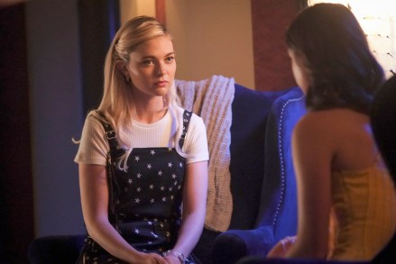 Legacies -- "I'll Never Give Up Hope" -- Image Number: LGC201b_0424b.jpg -- Pictured (L-R): Jenny Boyd as Lizzie and Kaylee Bryant as Josie -- Photo: Quantrell Colbert/The CW -- © 2019 The CW Network, LLC. All rights reserved.