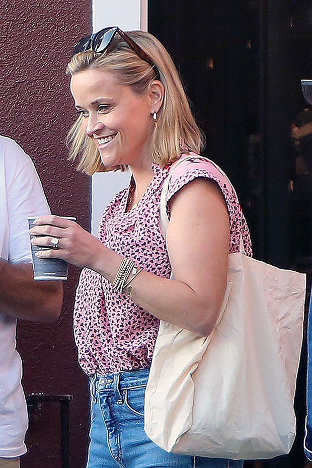 Reese Witherspoon S Short Bob Haircut See Hair Makeover Pics Hollywood Life