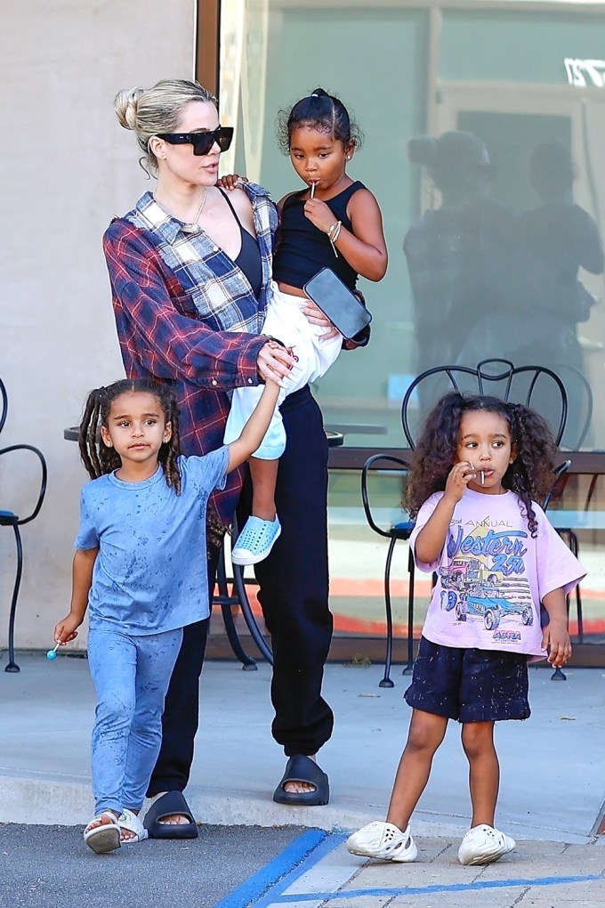 Khloe Kardashian takes her daughter and nieces to karate
