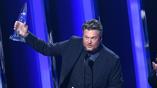 blake shelton cma awards 2019