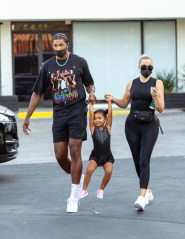 Los Angeles, CA  - Khloe Kardashian and Tristan Thompson have fun as they depart their daughter True's to dance class. The couple seemed at ease in each other's company after a rocky few months in which Tristan faced new cheating allegations. Khloe dressed casually in black leggings and a black top with a matching Prada fanny pack for the class.Pictured: Khloe Kardashian, Triston ThompsonBACKGRID USA 20 SEPTEMBER 2021USA: +1 310 798 9111 / usasales@backgrid.comUK: +44 208 344 2007 / uksales@backgrid.com*UK Clients - Pictures Containing Children
Please Pixelate Face Prior To Publication*