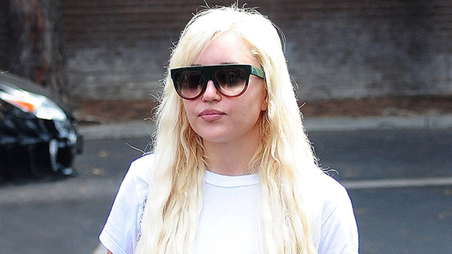 1. Amanda Bynes Gets New Heart Tattoo on Her Arm - wide 3