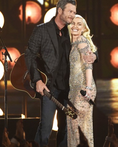 Blake Shelton, left, and Gwen Stefani perform Go Ahead and Break My Heart at the Billboard Music Awards at the T-Mobile Arena, in Las Vegas
2016 Billboard Music Awards - Show, Las Vegas, USA