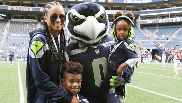 Ciara S Daughter Sienna Cheers On Dad Russell Wilson At Seahawks Game