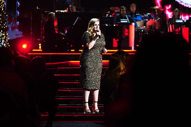 'CMA Country Christmas' 2019: Trisha Yearwood & More Celebrities Shine ...