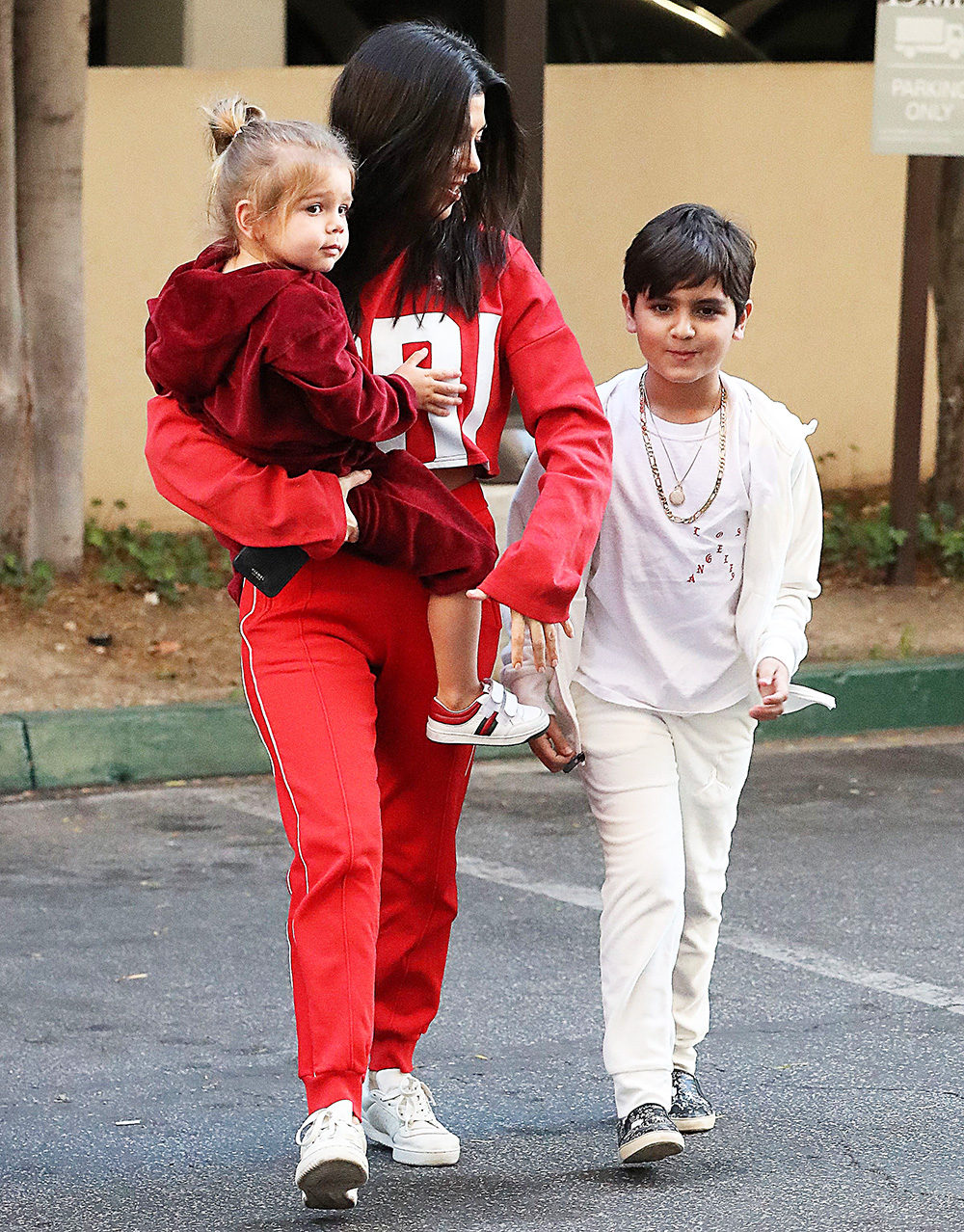 Kourtney Kardashian arrives to art class in Los Angeles, CA