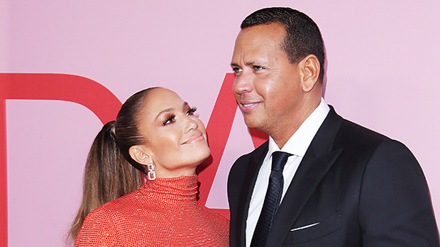 Jennifer Lopez & Alex Rodriguez Share A Christmas Kiss In New Pic ...