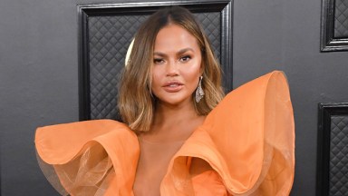 Chrissy Teigen Grammys 2020