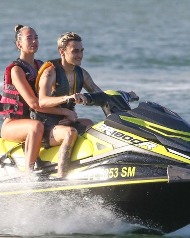 Miami, FL  - *EXCLUSIVE* - It's Friday and songstress Dua Lipa and boyfriend Anwar Hadid are getting a headstart to the weekend jetski fun in Miami with friends.Pictured: Dua Lipa, Anwar Hadid BACKGRID USA 3 JANUARY 2020 USA: +1 310 798 9111 / usasales@backgrid.comUK: +44 208 344 2007 / uksales@backgrid.com*UK Clients - Pictures Containing ChildrenPlease Pixelate Face Prior To Publication*