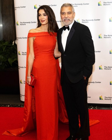 George Clooney and his wife, Amal arrive for the formal Artist's Dinner honoring the recipients of the 45th Annual Kennedy Center Honors at the Department of State in Washington, D.C. on Saturday, December 3, 2022. The 2022 honorees are: actor and filmmaker George Clooney; contemporary Christian and pop singer-songwriter Amy Grant; legendary singer of soul, Gospel, R&B, and pop Gladys Knight; Cuban-born American composer, conductor, and educator Tania Le√≥n; and iconic Irish rock band U2, comprised of band members Bono, The Edge, Adam Clayton, and Larry Mullen Jr. Credit: Ron Sachs / Pool via CNPPictured: George Clooney,Amal ClooneyRef: SPL5507657 031222 NON-EXCLUSIVEPicture by: Ron Sachs/CNP / SplashNews.comSplash News and PicturesUSA: +1 310-525-5808London: +44 (0)20 8126 1009Berlin: +49 175 3764 166photodesk@splashnews.comWorld Rights, No France Rights
