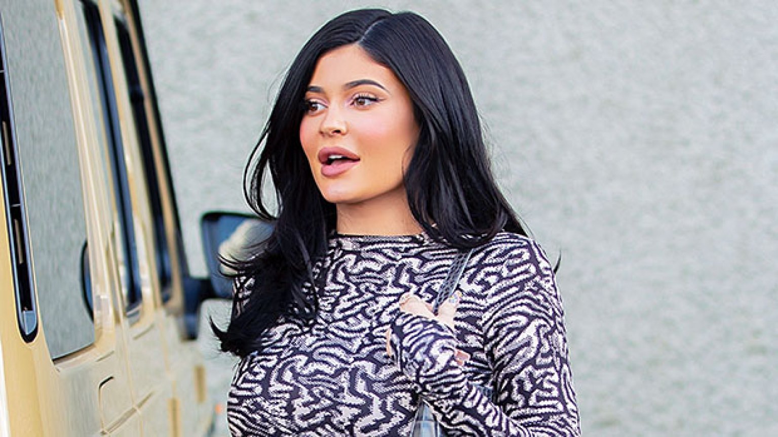 Kylie Jenner’s Tight Bodysuit: See Her Patterned Outfit – Pics ...