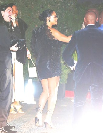 West Hollywood, CA  - *EXCLUSIVE*  - Rihanna arrives at the Chateau Marmont for Jay-Z and Beyonce's Oscar Party.Pictured: RihannaBACKGRID USA 10 FEBRUARY 2020 USA: +1 310 798 9111 / usasales@backgrid.comUK: +44 208 344 2007 / uksales@backgrid.com*UK Clients - Pictures Containing ChildrenPlease Pixelate Face Prior To Publication*