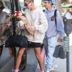 Justin Bieber surprises wife with Valentine's flowers