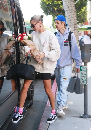 Beverly Hills, CA  - Justin Bieber is doing it all for his wife Hailey. The pop star gifts his model beau a bouquet of roses after they attend a couple's spa date in Beverly Hills.

Pictured: Justin Bieber, Hailey Bieber

BACKGRID USA 14 FEBRUARY 2020 

USA: +1 310 798 9111 / usasales@backgrid.com

UK: +44 208 344 2007 / uksales@backgrid.com

*UK Clients - Pictures Containing Children
Please Pixelate Face Prior To Publication*