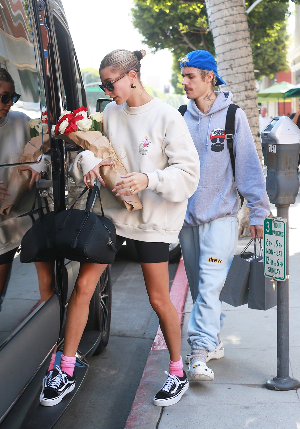 Justin Bieber surprises wife with Valentine's flowers