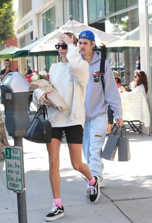 Beverly Hills, CA  - Justin Bieber is doing it all for his wife Hailey. The pop star gifts his model beau a bouquet of roses after they attend a couple's spa date in Beverly Hills.Pictured: Justin Bieber, Hailey BieberBACKGRID USA 14 FEBRUARY 2020 USA: +1 310 798 9111 / usasales@backgrid.comUK: +44 208 344 2007 / uksales@backgrid.com*UK Clients - Pictures Containing ChildrenPlease Pixelate Face Prior To Publication*