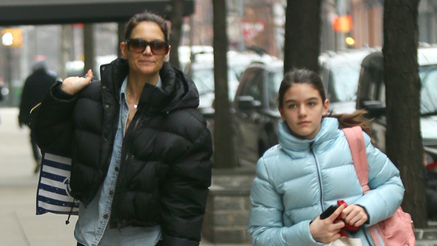 Suri Cruise Looks So Grown Up With Mom Katie Holmes In Nyc See Pics Hollywood Life 