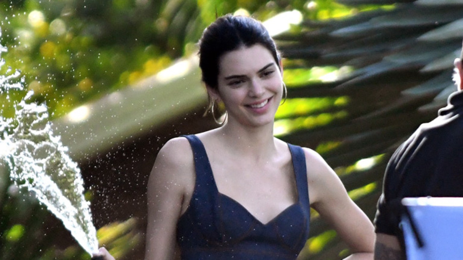 Kendall Jenner Poses In Black Skims Bikini — Watch Hollywood Life 