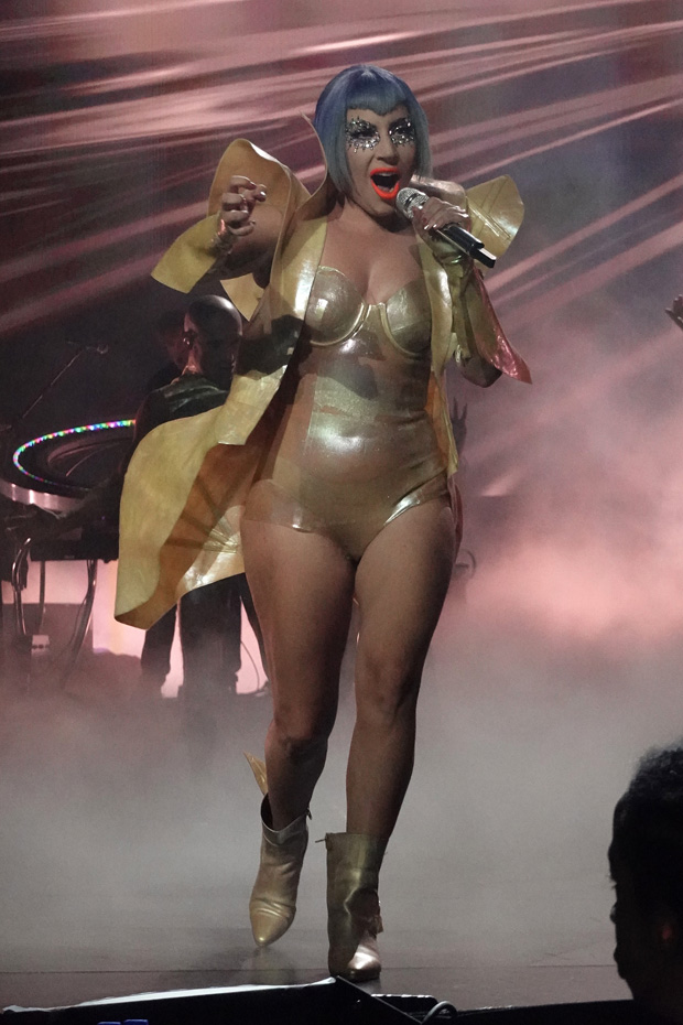 Lady Gaga’s Super Saturday Night Performance — Pics – Hollywood Life