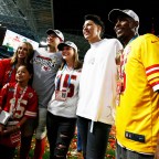 Red in 'Baby Bump' Dress – Rvce News - Patrick Mahomes' Wife Brittany Goes  Chiefs - New Look Jean skinny avec déchirures aux genoux Noir