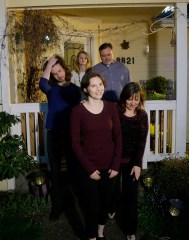 Amanda Knox, center, walks with her mother, Edda Mellas, lower right, and her fiance, Colin Sutherland, left, as she steps out to talk to the media outside Mellas' home, in Seattle. Italy's highest court overturned the murder conviction against Knox and her ex-boyfriend Friday over the 2007 slaying of Knox's roommate, bringing to a definitive end the high-profile case
Italy Knox, Seattle, USA