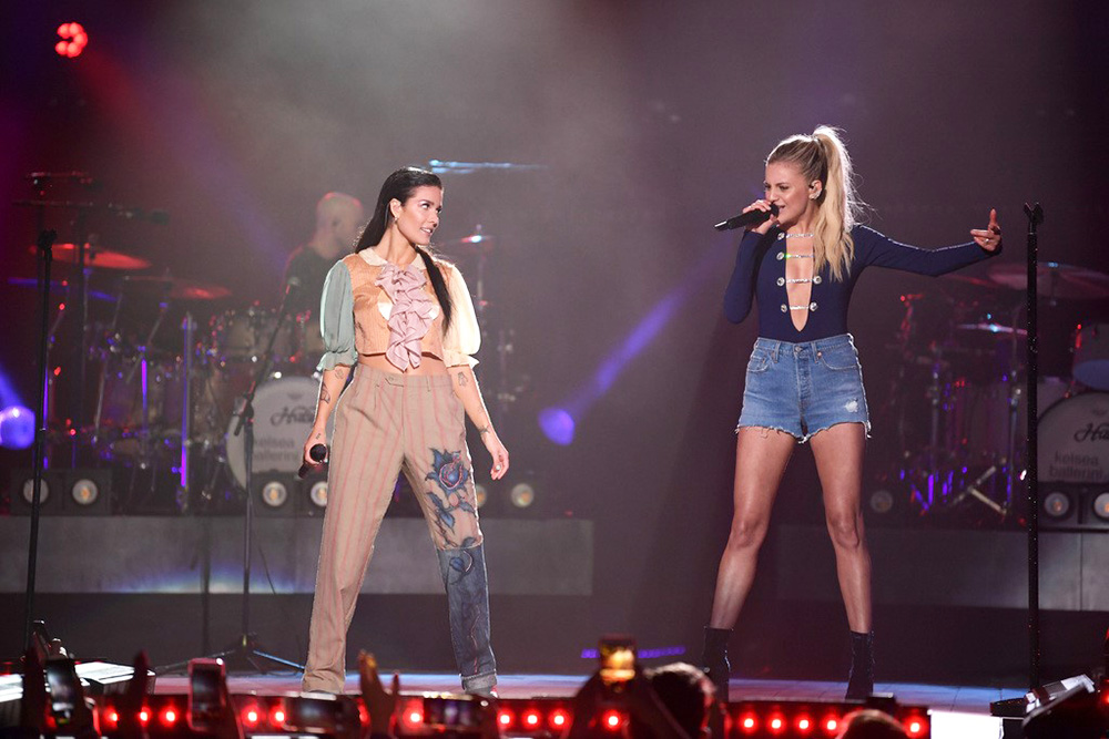 halsey-kelsea-ballerini-cmt-crossroads-5