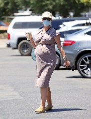 *EXCLUSIVE* Santa Barbara, CA - **WEB EMBARGO UNTIL 7PM PDT ON 08/04/2020** Heavily pregnant Katy Perry looks ready to pop as she picks up food from a cafe in Santa Barbara, CA. The singer was seen wearing the mace around her neck as she face-timed with a friend on her shopping excursion, just days away from giving birth.Pictured: Katy PerryBACKGRID USA 3 AUGUST 2020 USA: +1 310 798 9111 / usasales@backgrid.comUK: +44 208 344 2007 / uksales@backgrid.com*UK Clients - Pictures Containing ChildrenPlease Pixelate Face Prior To Publication*