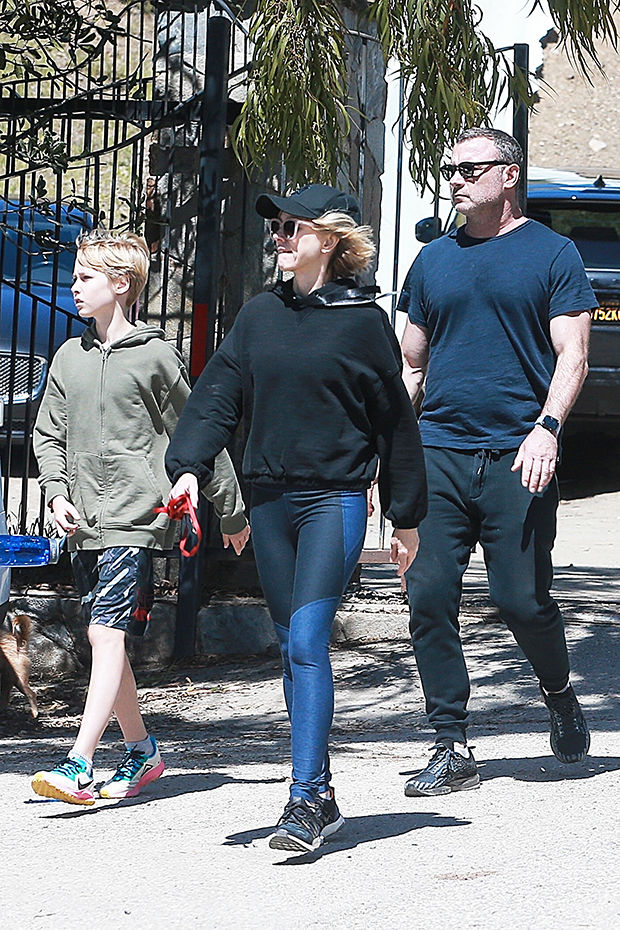 Naomi Watts & Liev Schreiber & their kids 