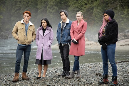 Riverdale -- "Chapter Sixty-Six: Tangerine" -- Image Number: RVD409b_0008.jpg -- Pictured (L-R): KJ Apa as Archie, Camila Mendes as Veronica, Cole Sprouse as Jughead, Lili Reinhart as Betty and Vanessa Morgan as Toni -- Photo: Jack Rowand/The CW-- © 2019 The CW Network, LLC All Rights Reserved.