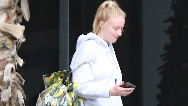 Sophie Turner Rocks Sweats While Out With Joe Jonas & Baby Willa –  Hollywood Life