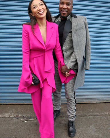 Rapper Jeezy and Jeannie May in pink power suit snuggle outside Pamella Roland during New York Fashion Week in New York City

Pictured: Jeezy,Jeannie Mai
Ref: SPL5146948 070220 NON-EXCLUSIVE
Picture by: Christopher Peterson / SplashNews.com

Splash News and Pictures
USA: +1 310-525-5808
London: +44 (0)20 8126 1009
Berlin: +49 175 3764 166
photodesk@splashnews.com

World Rights