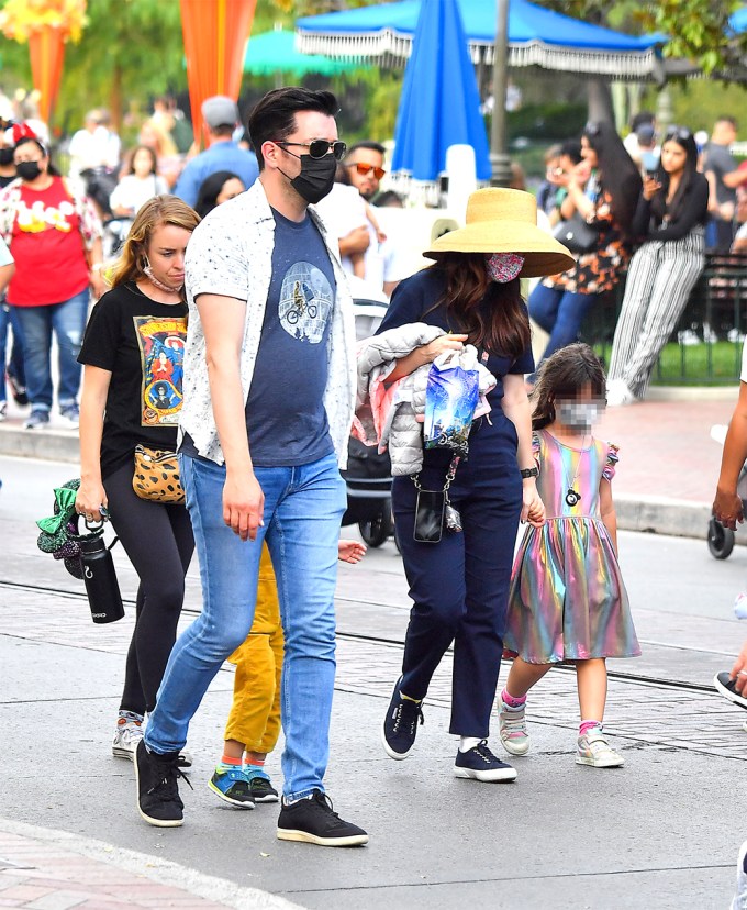 Zooey Deschanel & Jonathan Scott Walk Her Kids Around Disneyland