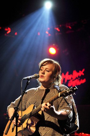 Brytyjska piosenkarka Adele występuje na scenie Miles Davis Hall podczas 42. Montreux Jazz Festival w Montreux w Szwajcarii 12 lipca 2008 Szwajcaria Schweiz Suisse MontreuxSzwajcaria Montreux Jazz Festival - lipiec 2008