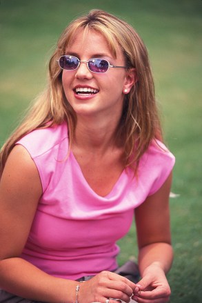 Бритни Спирс Бритни Спирс в Мире Уолта Диснея, Орландо, Флорида, США - 15 июня 1999 г.