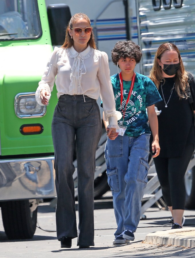 Jennifer Lopez & Emme Hang Out On Set