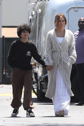 Los Angeles, CA  - Jennifer Lopez and daughter Emme visit Ben Affleck on the set of his untitled 'Nike' project in Los Angeles.  J.Lo and Ben shared some PDA holding hands while walking back to his trailer during lunch break.Pictured: Jennifer Lopez, Emme MunizBACKGRID USA 17 JUNE 2022 BYLINE MUST READ: LaStarPixMEDIA / BACKGRIDUSA: +1 310 798 9111 / usasales@backgrid.comUK: +44 208 344 2007 / uksales@backgrid.com*UK Clients - Pictures Containing ChildrenPlease Pixelate Face Prior To Publication*