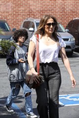 Los Angeles, CA  - Jennifer Lopez cuts a stylish figure in black denim flare pants and a white T-Shirt as she takes her kids out for brunch.Pictured: Jennifer LopezBACKGRID USA 26 MARCH 2022BYLINE MUST READ: Vasquez-Max Lopes / BACKGRIDUSA: +1 310 798 9111 / usasales@backgrid.comUK: +44 208 344 2007 / uksales@backgrid.com*UK Clients - Pictures Containing Children
Please Pixelate Face Prior To Publication*