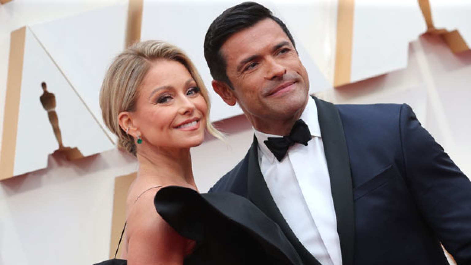 Mark Consuelos & Kelly Ripa: He Calls Her Grey Hair ‘Beautiful ...