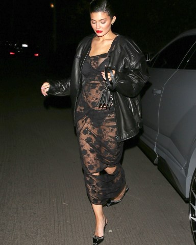 *EXCLUSIVE* Beverly Hills, CA  - Stylish reality star Kylie Jenner shows off an all black ensemble while enjoying a night out at Yazawa Japanese BBQ in Beverly Hills.Pictured: Kylie JennerBACKGRID USA 20 DECEMBER 2022 USA: +1 310 798 9111 / usasales@backgrid.comUK: +44 208 344 2007 / uksales@backgrid.com*UK Clients - Pictures Containing ChildrenPlease Pixelate Face Prior To Publication*