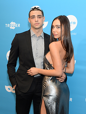 noah centineo, alexis ren