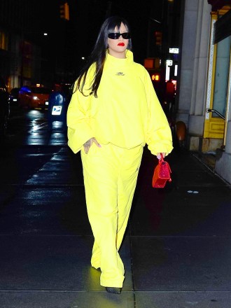 New York, NY  - *EXCLUSIVE*  - Rihanna looks stylish in yellow as she steps out for dinner at Nobu Downtown.Pictured: RihannaBACKGRID USA 6 SEPTEMBER 2022 BYLINE MUST READ: North Woods / BACKGRIDUSA: +1 310 798 9111 / usasales@backgrid.comUK: +44 208 344 2007 / uksales@backgrid.com*UK Clients - Pictures Containing ChildrenPlease Pixelate Face Prior To Publication*