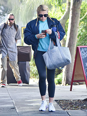 Celebs In Sneakers, Leggings, Jeans & Workout Outfits In Quarantine ...