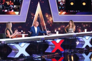 AMERICA'S GOT TALENT -- "Live Show 4" Episode 1517 -- Pictured: (l-r) Heidi Klum, Howie Mandel, Sofia Vergara -- (Photo by: Trae Patton/NBC)