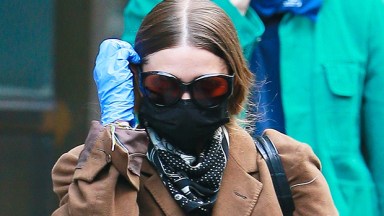 Ashley Olsen wears bandana mask as she keeps a low profile leaving her  office following sister Mary-Kate's nasty divorce