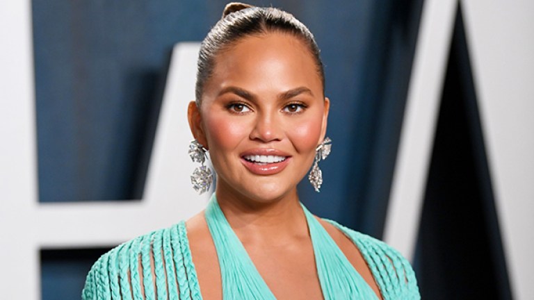 Chrissy Teigen Claps Back At Troll Who Claims She Has ‘balding Hair Hollywood Life 7921