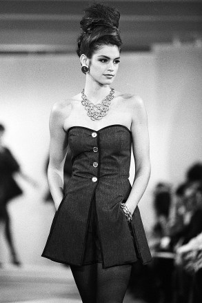 Cindy Crawford on the runway during the Donna Karan fall 1992 ready to wear show.
Donna Karan Spring 1991 RTW, New York