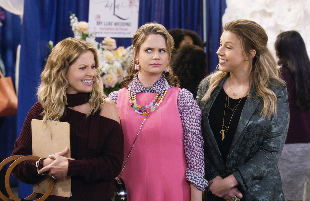 Fuller House. Candace Cameron Bure as D.J. Tanner-Fuller, Andrea Barber as Kimmy Gibbler, Jodie Sweetin as Stephanie Tanner in episode 511 of Fuller House. Cr. Netflix © ​2020