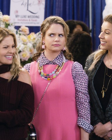 Fuller House. Candace Cameron Bure as D.J. Tanner-Fuller, Andrea Barber as Kimmy Gibbler, Jodie Sweetin as Stephanie Tanner in episode 511 of Fuller House. Cr. Netflix © ​2020