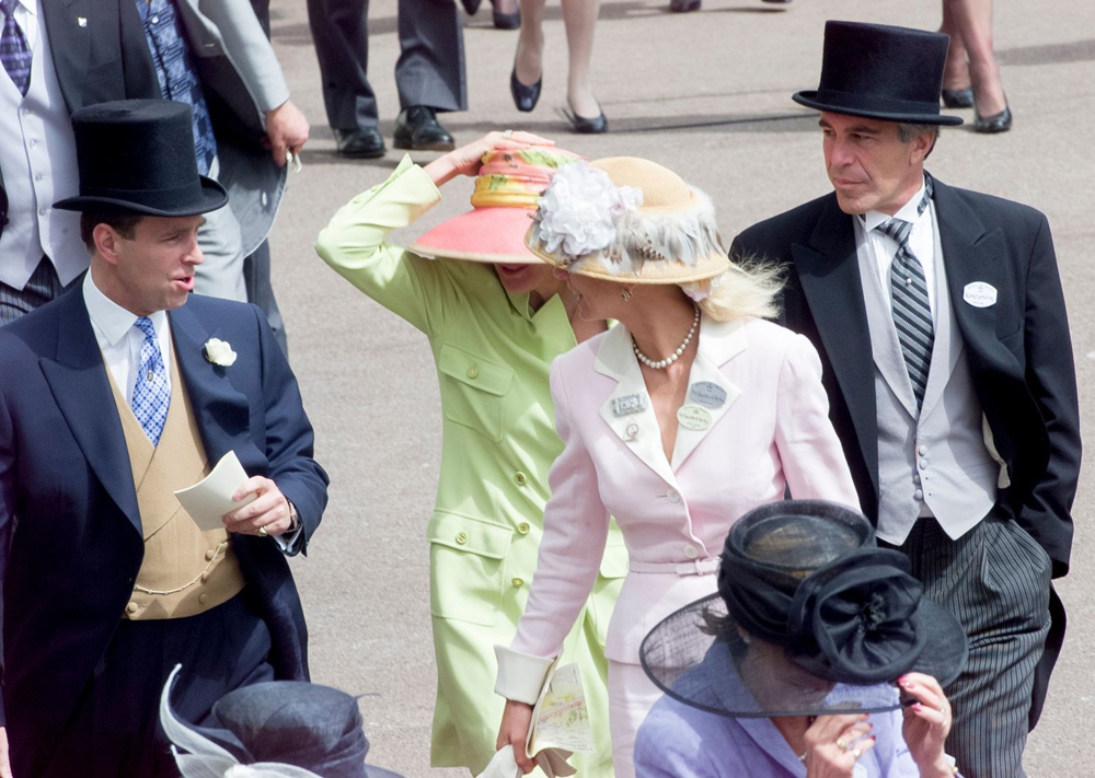 Pangeran Andrew, Ghislaine Maxwell (gaun hijau), Caroline Stanley (dalam warna pink) dan Jeffrey Epsteinroyal Ascot, Ladies Day, Inggris - 22 Juni 2000