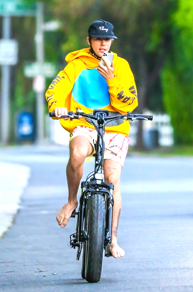 Justin Bieber Goes For Barefoot Bike Ride Amid Quarantine in L.A ...